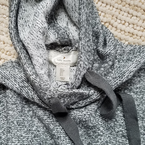 NWT crop hooded sweater FINAL PRICE - Picture 4 of 6